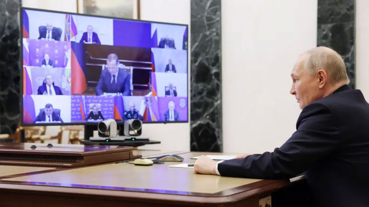 ইরান-ইসরায়েল যুদ্ধ : নিজের ভূ-রাজনৈতিক বিজয় দেখছেন পুতিন?