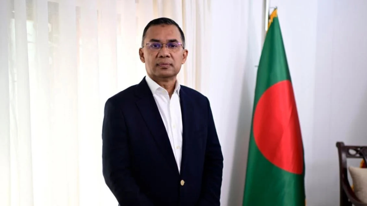 বাড়ির দরজা খুলেই প্রধানমন্ত্রী বললেন ‘চলেন যুদ্ধে যাই’