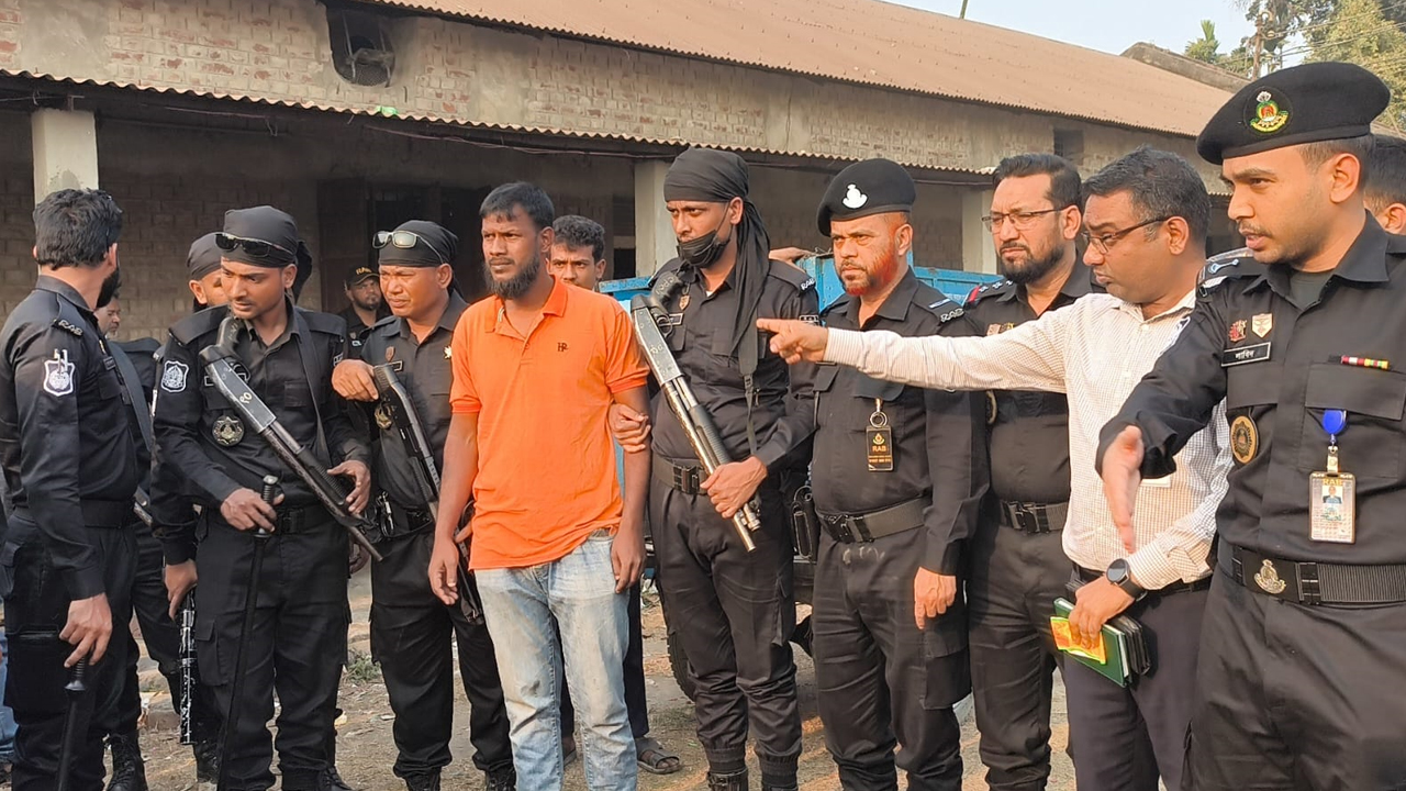 ইটের নিচে পুঁতে রাখা হয়েছিল ১৪৪৪ লিটার টিসিবির তেল