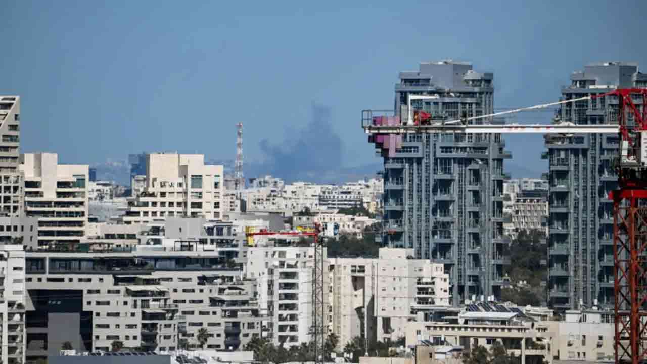 ইরানের হামলায় তেল আবিবে ভয়াবহ বিস্ফোরণ