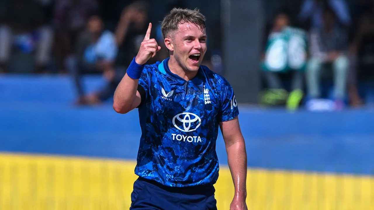 ভারতীয় দর্শকদের চুপ করিয়ে দিতে চান কারান