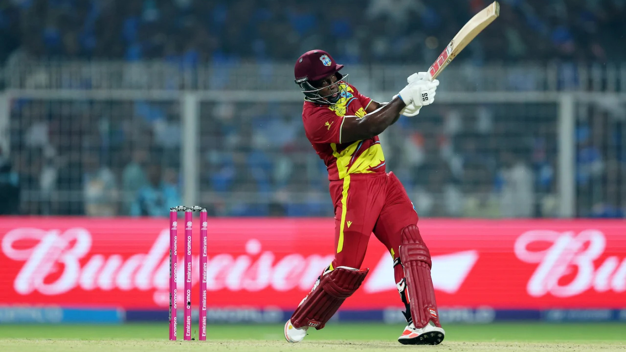 অঘোষিত ‘কোয়ার্টার ফাইনালে’ উইন্ডিজের বড় সংগ্রহ