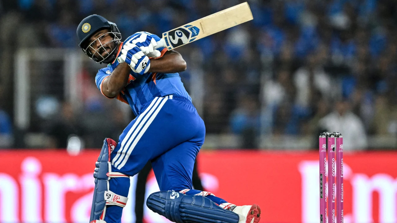 টানা তৃতীয় ফিফটি স্যামসনের