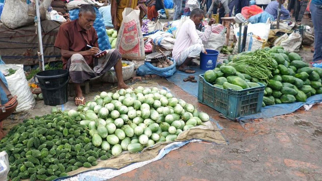 লেবু হালি ২৫ টাকা, লাউ ১২